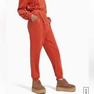 Brand new in box UGG Neumel Heritage Platform